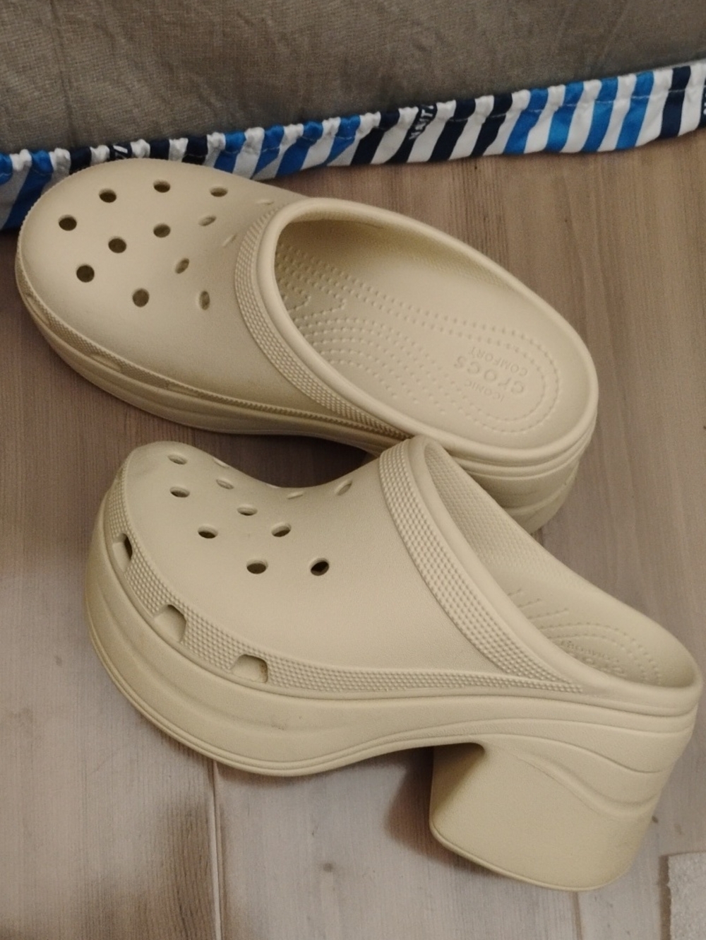 Crocs Siren Platform - Picture 1 of 3